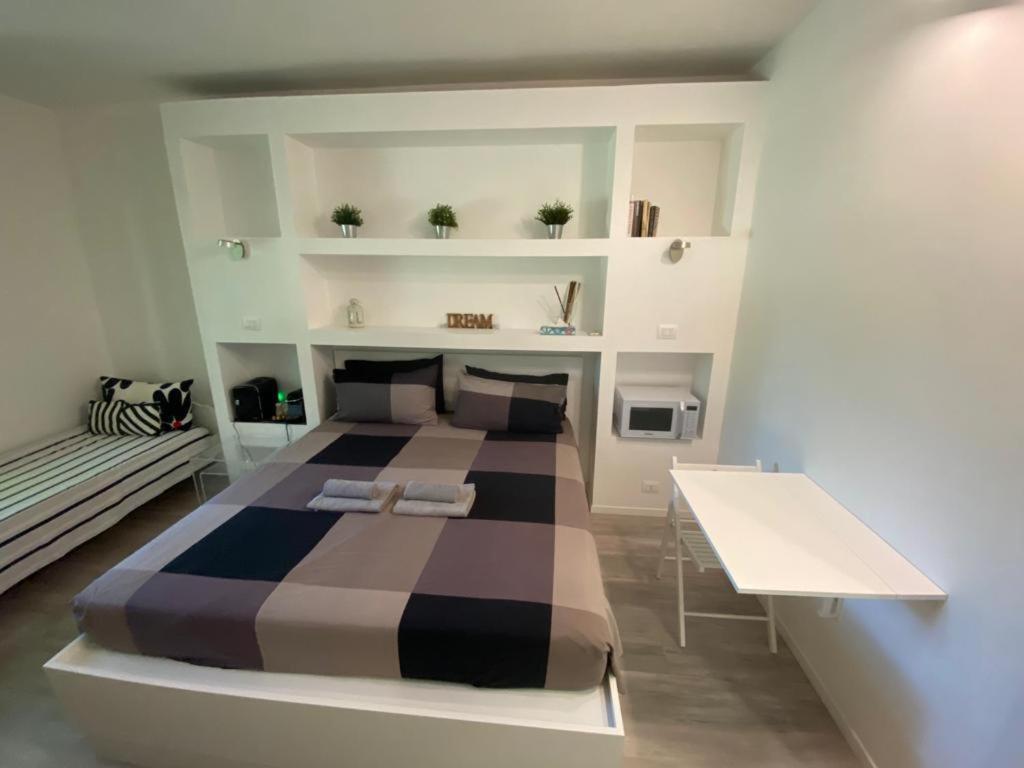 Bed&Breakfast Bbqueen Sandonato Policlinico Bed & Breakfast San Donato Milanese Bagian luar foto