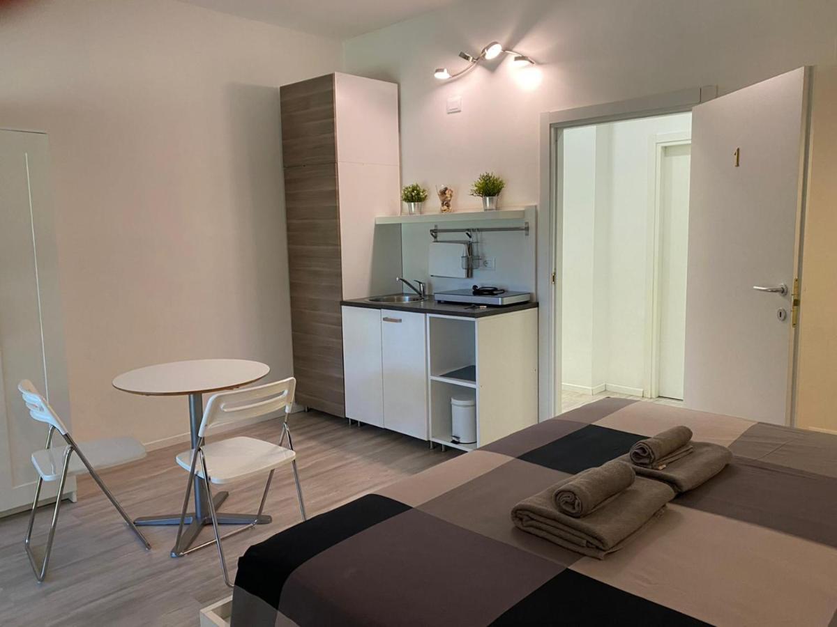 Bed&Breakfast Bbqueen Sandonato Policlinico Bed & Breakfast San Donato Milanese Bagian luar foto